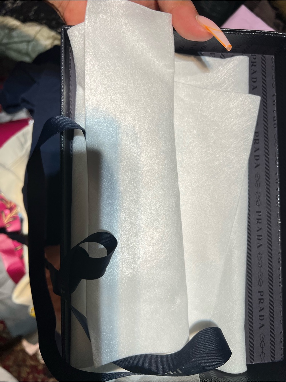 Prada Black Saffiano Box with Gold Logo - Picture 3 of 3